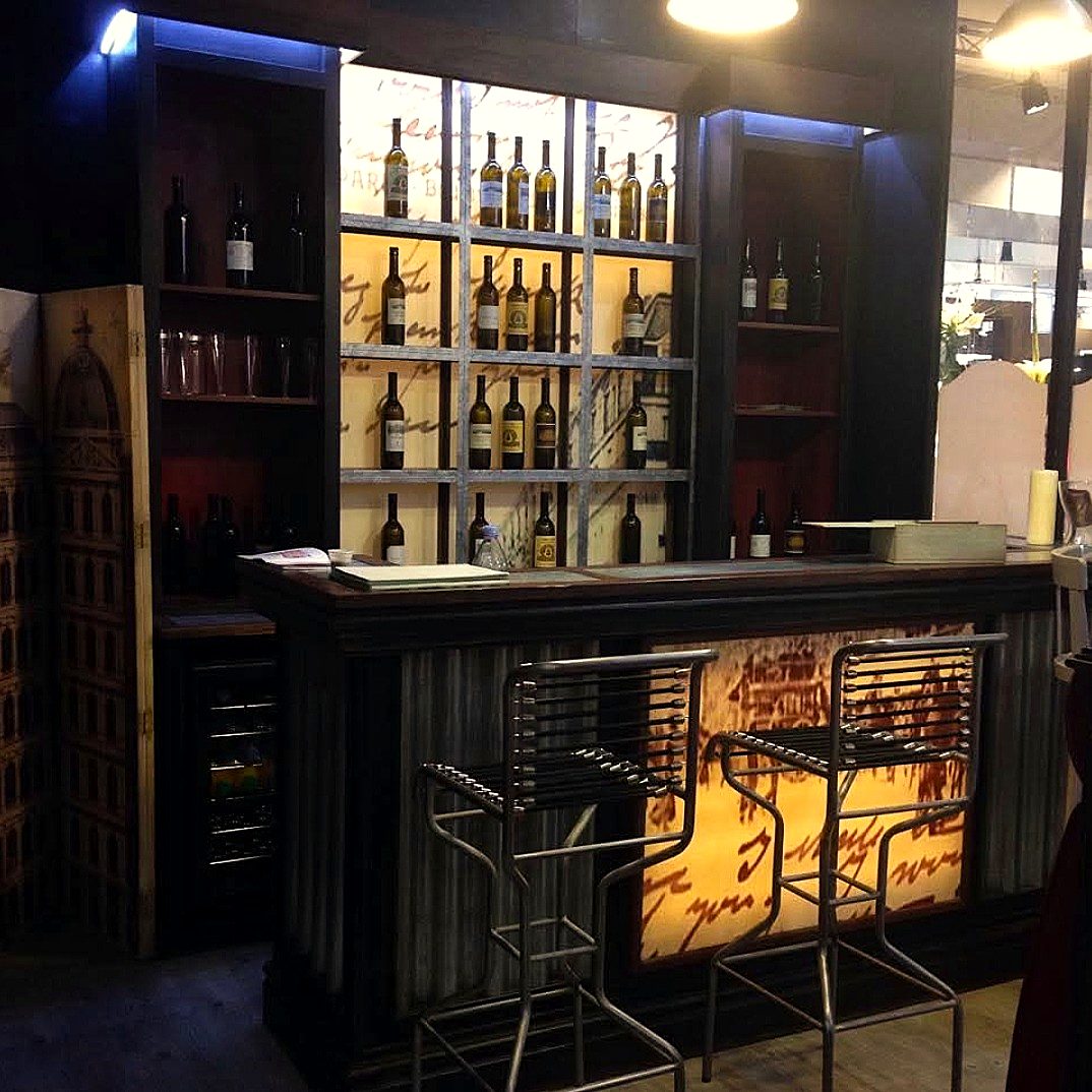 Bar en bois patiné, réalisation Provence & Fils