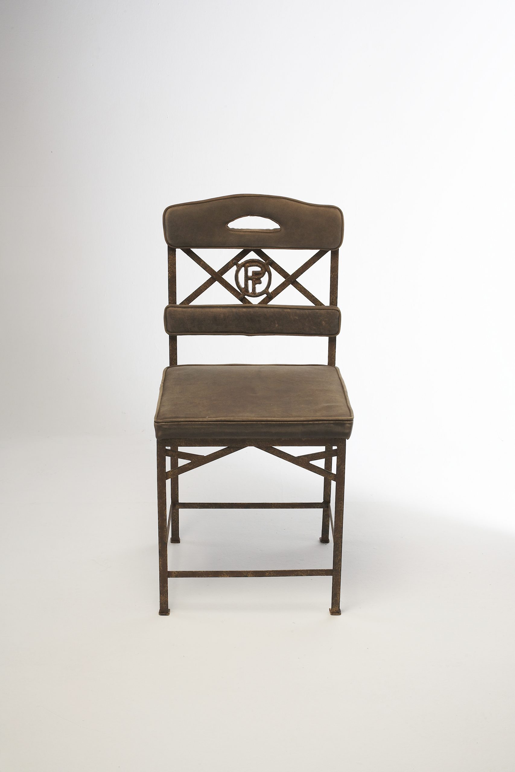 Chaise EIFFEL GLORIETTE CUIR – Struct Métal patiné façon Rouille – Assise & dossier Cuir – Peau tannée & veillie_653e4cf5d4c61.jpeg