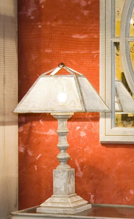 Lampe MARAICHER / Pied  Bois tourné et Abat jour métal grillagé Patiné