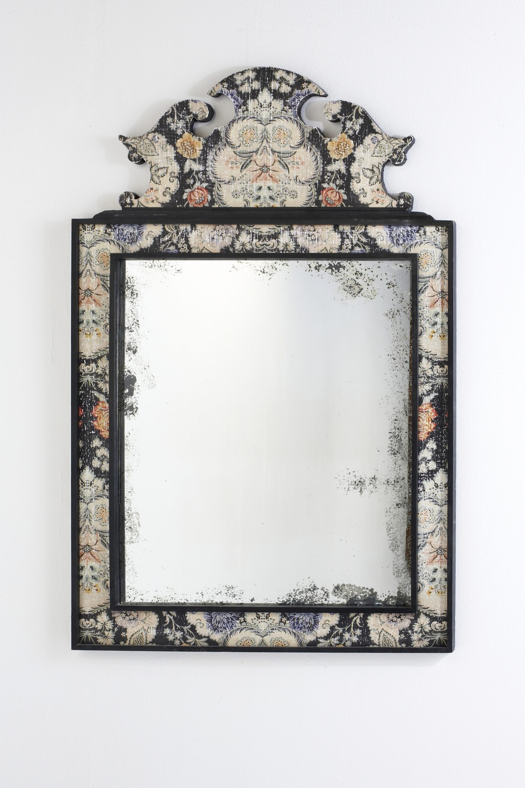 Miroir MONTESQUIEU structure décorée de motifs floraux colorés sur Fond noir_652c5b0376513.jpeg