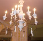 Suspension MEDICIS / 10 branches Métal avec pampilles bois en forme de gouttes