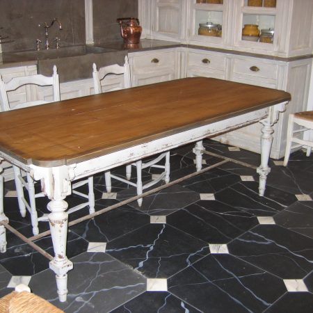 Table MERE BRASIER – Plateau melèze ciré / Piètement Patiné