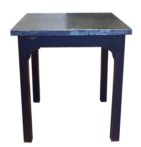 Table AUBAINE Carrée / Plateau Zinc rembordé et piètement en bois – 4 Pieds – photo produit